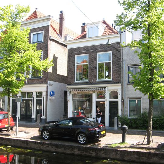 Pand met eenvoudige lijstgevel