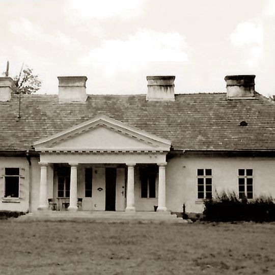 Dwór w Lusławicach