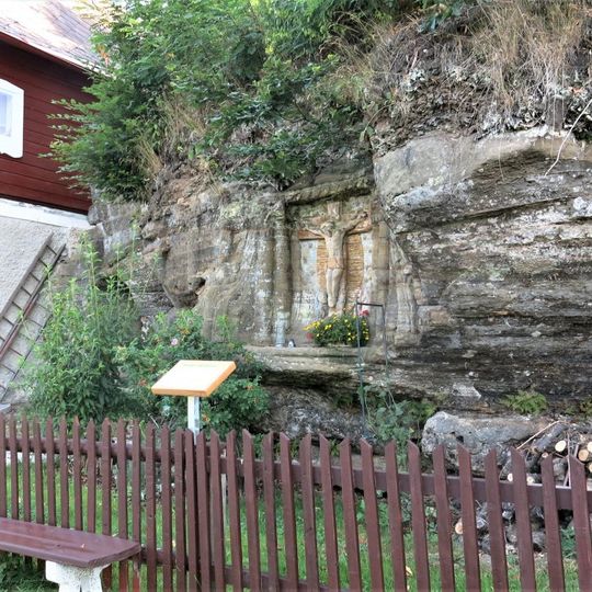 Skalní reliéf Krista na Kalvárii u domu 105 v Radvanci