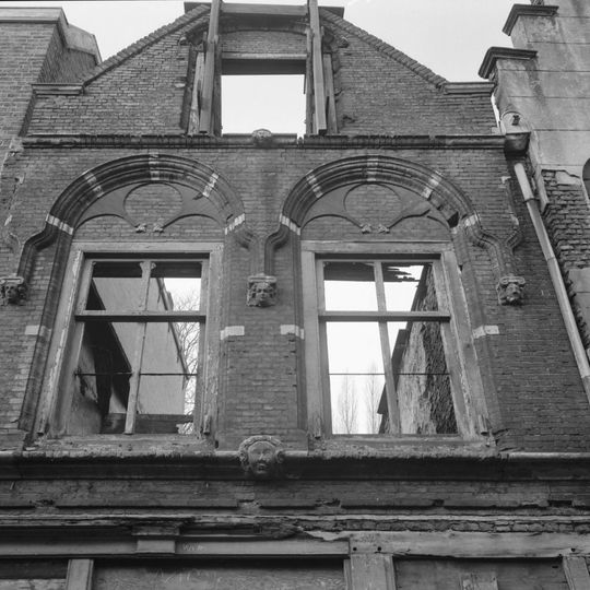 Pand met Dordtse trapgevel