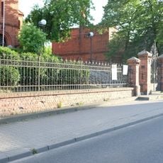 Ogrodzenie z bramą i furtkami (od ul. Bydgoskiej)