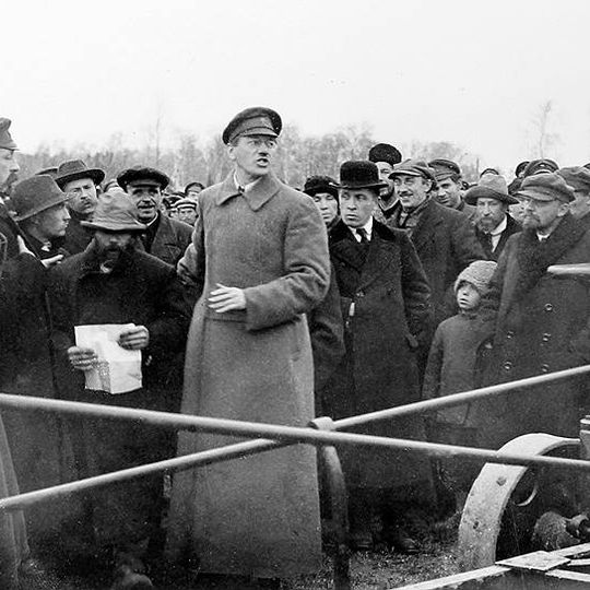 Памятное место, где находился Бутырский хутор, учебно-опытное хозяйство Московского высшего зоотехнического института; здесь Ленин присутствовал при испытаниях электроплуга