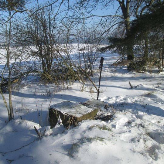 Kříž jižně od Kosova východně od rozcestí