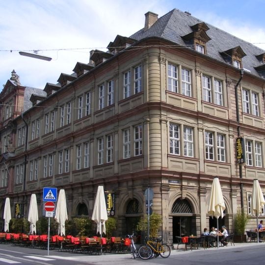 Sogenanntes Rückermain-Gebäude, ehemaliger Amtshof des Ritterstifts St. Burkard