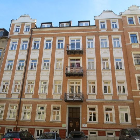 Mietshaus in geschlossener Bebauung Ludwigstraße 44
