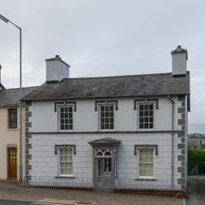 Padarn House including front railings