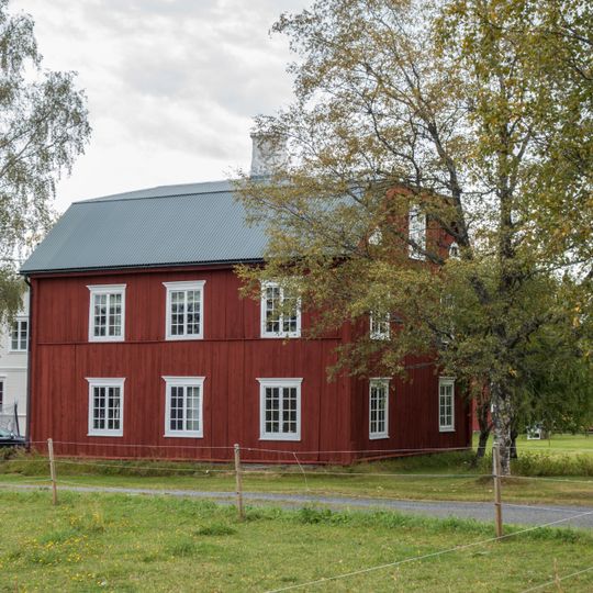 Lungre boningshus och ryttarhärbre