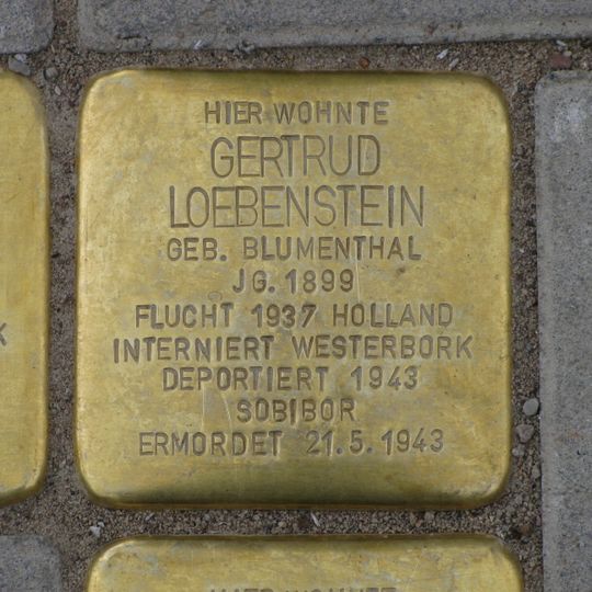 Stolperstein en memoria de Gertrud Loebenstein
