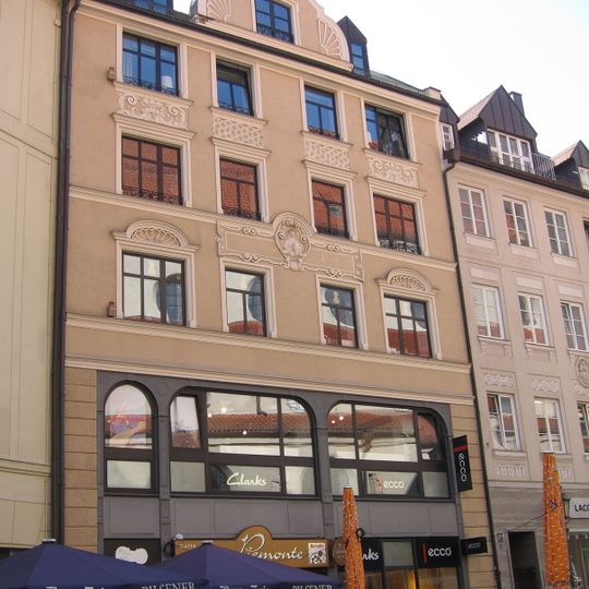 Wohn- und Geschäftshaus