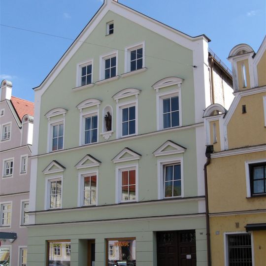 Wohn- und Geschäftshaus