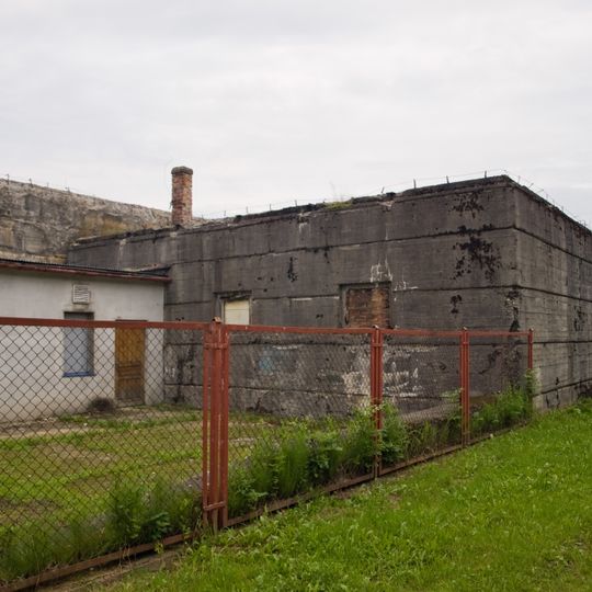 Schron zaplecza technologicznego z zespołem tuneli instalacyjno-wentylacyjnych