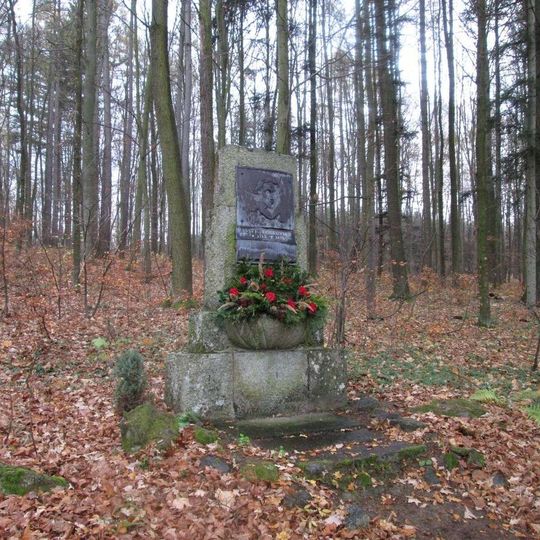 Památník západně od městyse Chudenice
