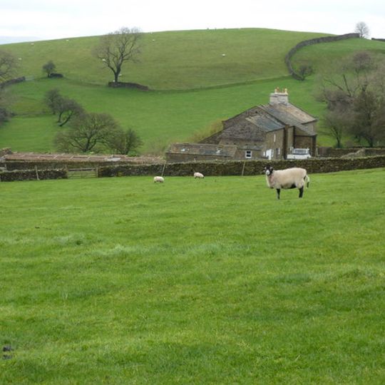 Hollins Farmhouse and barn adjoining to south west