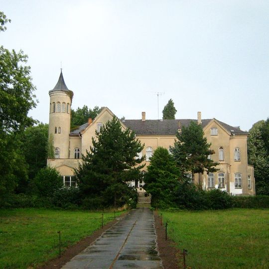 Gutsanlage mit Gutshaus und Wirtschaftsgebäude