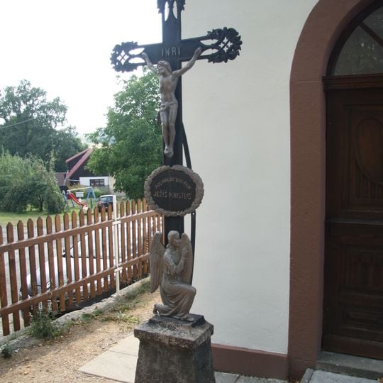 Kříž u kaple sv. Antonína Paduánského v Lipničce