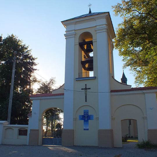 Ogrodzenie z dzwonnicą