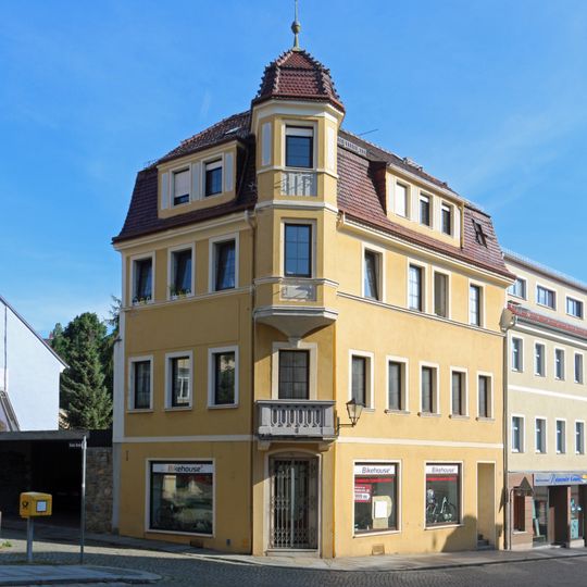 Wohnhaus in geschlossener Bebauung und Ecklage Bautzner Straße 35