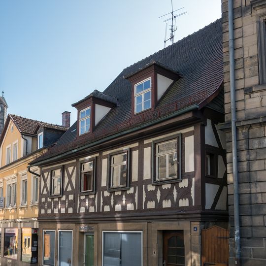 Wohn- und Geschäftshaus