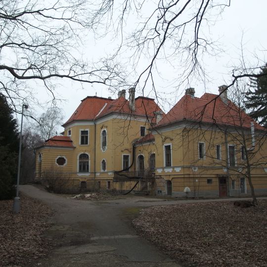 Alexandrov dvor, kaštieľ