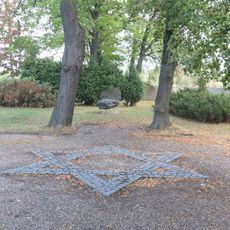 Památník zaniklé židovské komunity na bývalém židovském hřbitově v Chomutově