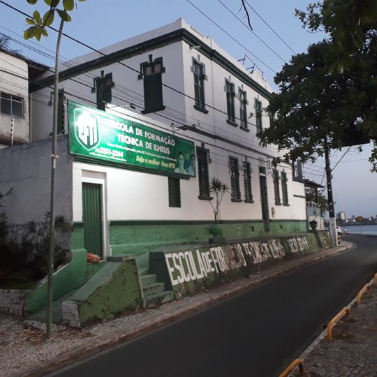 Imóvel à Avenida Dois de Julho, Nº 785