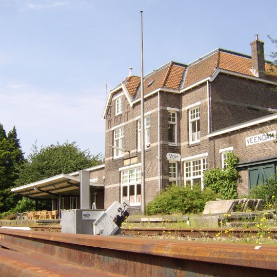 Station Veendam: stationsgebouw met dienstwoning