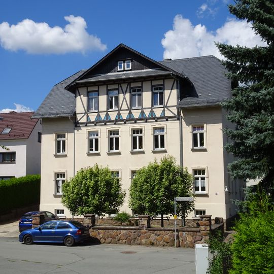 Mietshaus in offener Bebauung Mittelbacher Dorfstraße 110