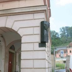 Pamětní deska Eduarda Vojana na domě Staré zámecké schody 2