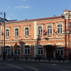 Дом жилой с торговыми лавками (Тюмень)