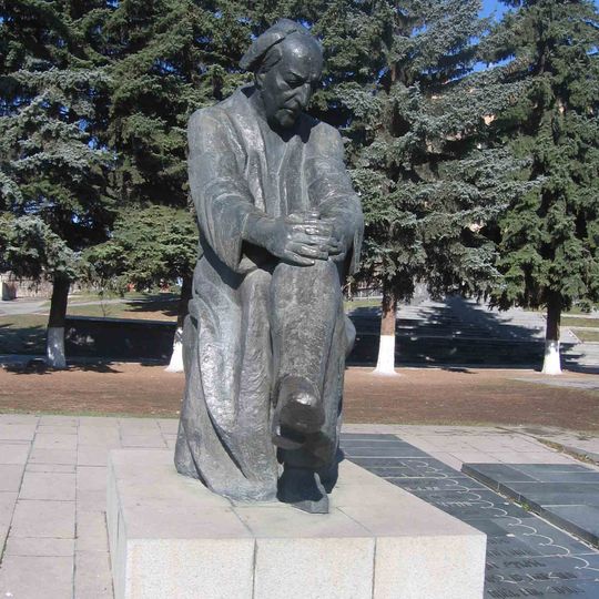 Statue of Avetik Isahakyan