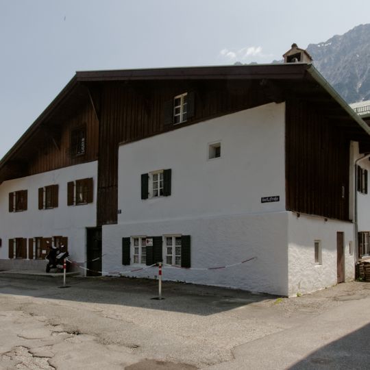 Mehrfamilienhaus