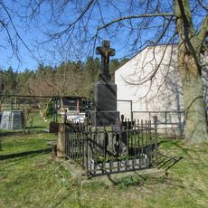 Kříž v Sebranicích u hasičské nádrže