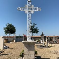 Cemetery cross of Baneins