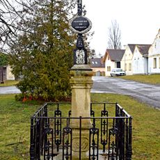 Kříž na jižní návsi