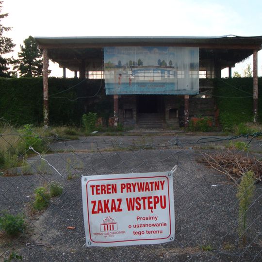 Pływalnia z budynkiem przebieralni