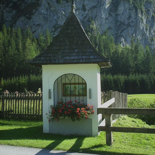 Wegkapelle und Kruzifix