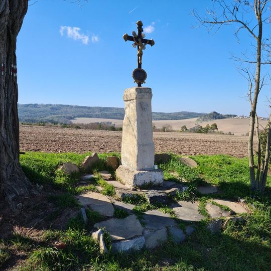 Kříž u polní cesty severovýchodně Svaté