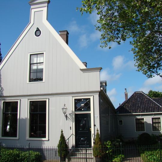 Kerkplein 11, Broek in Waterland