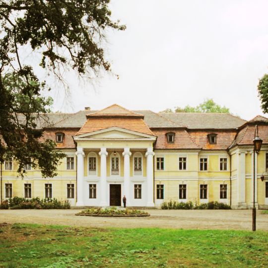 Palace in Dłoń
