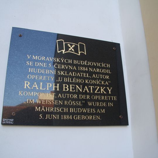 Pamětní deska Ralpha Benatzkyho