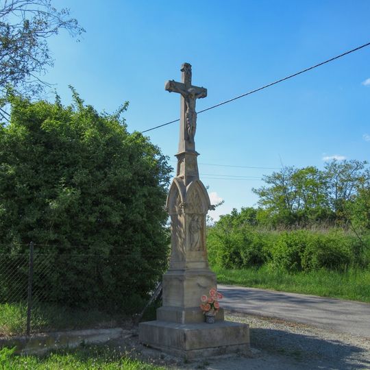 Kříž v Cholině u hřbitova