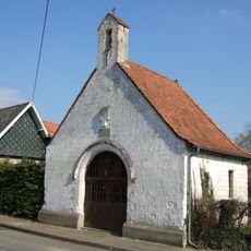 Chapelle en pierre à Wambercourt