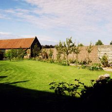 Hasselholt Castle: barn next to entrance fence