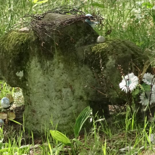 Smírčí kříž u lesní cesty východně od Písečné