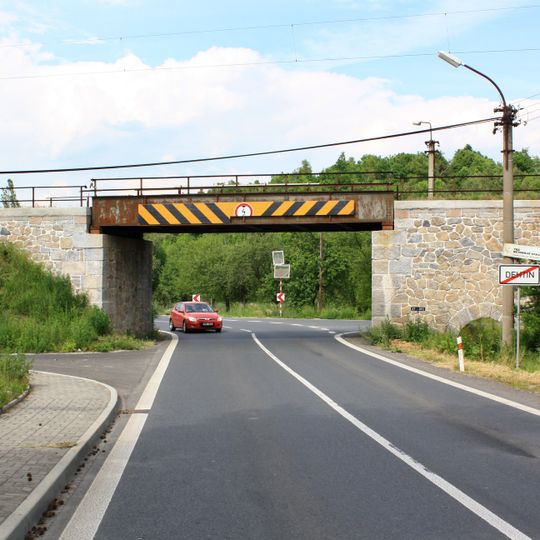 Železniční most přes silnici I/27 v Dehtíně