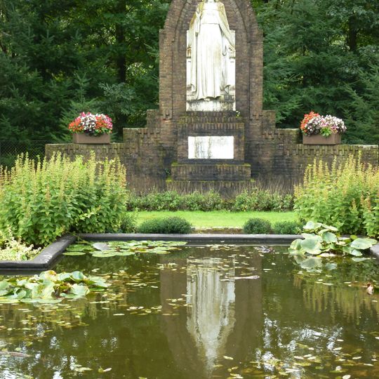 Statue of Sacred Heart of Jesus Christ
