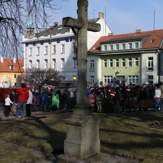 Kříž u kostela v Milevsku