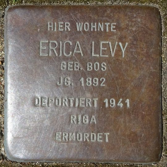 Stolperstein en memoria de Erica Levy