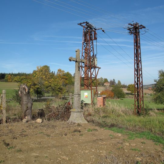 Kamenný kříž  u křižovatky v Loudilce