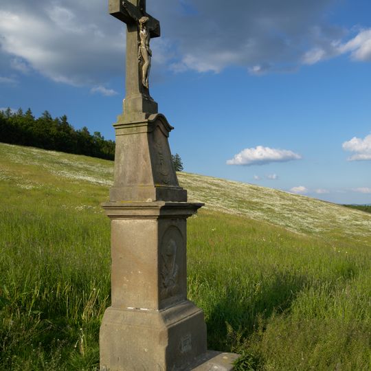 Kříž jižně od Jedlí u polní cesty